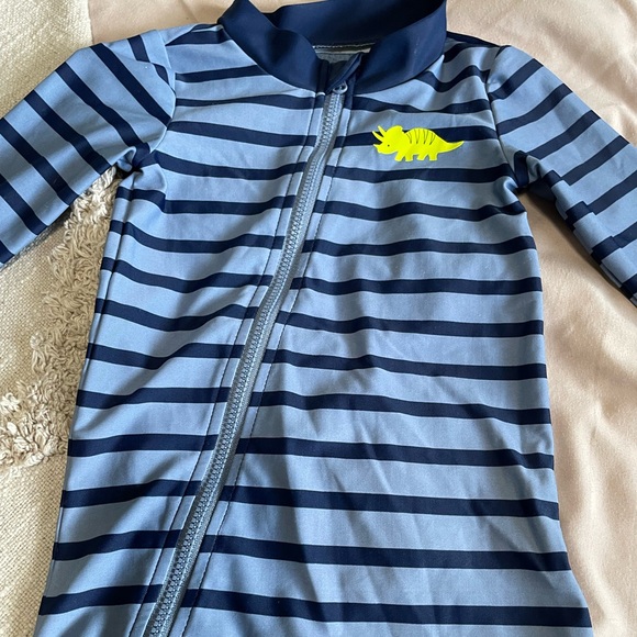 *SOLD*Carters 2 Pack Rashguards - Picture 2 of 4